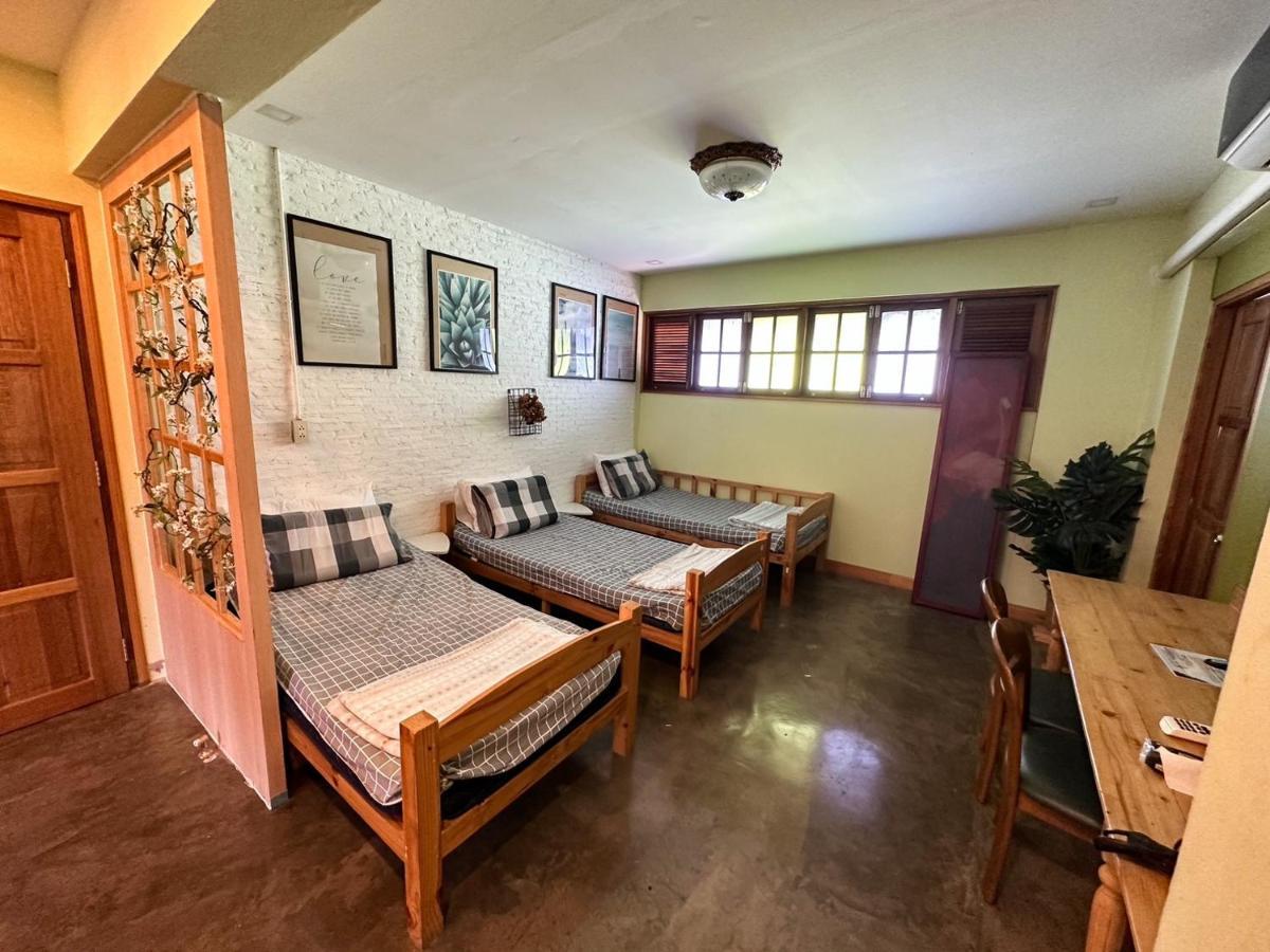 Отель T-House Bkk 2Floors Near Bts With Swimming Pool And Free Wifi Бангкок Экстерьер фото