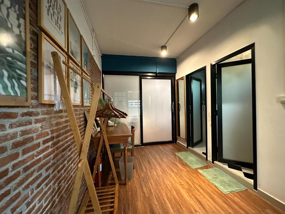 Отель T-House Bkk 2Floors Near Bts With Swimming Pool And Free Wifi Бангкок Экстерьер фото