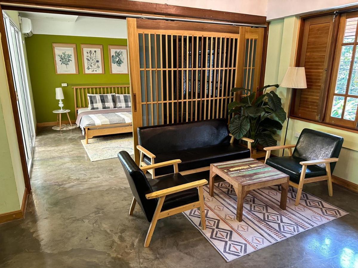 Отель T-House Bkk 2Floors Near Bts With Swimming Pool And Free Wifi Бангкок Экстерьер фото