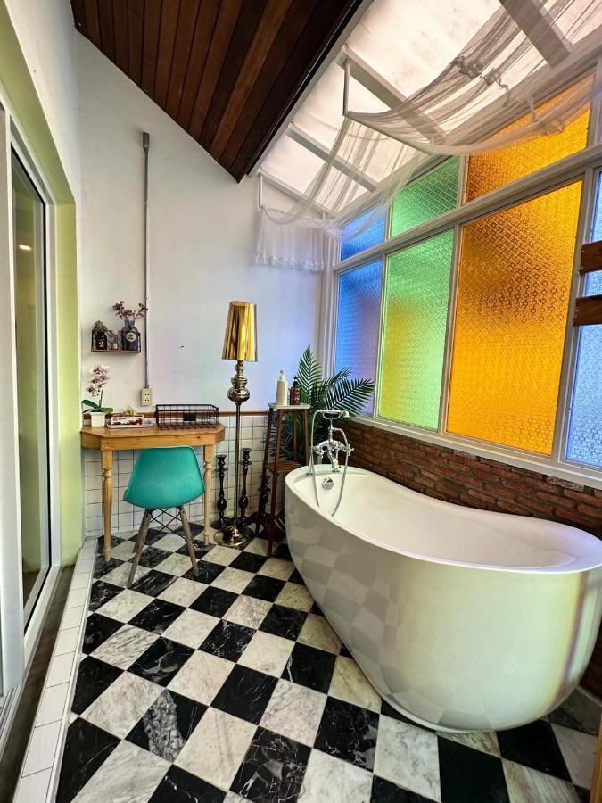 Отель T-House Bkk 2Floors Near Bts With Swimming Pool And Free Wifi Бангкок Экстерьер фото