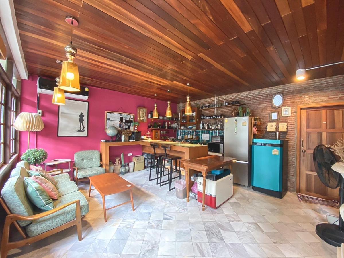 Отель T-House Bkk 2Floors Near Bts With Swimming Pool And Free Wifi Бангкок Экстерьер фото