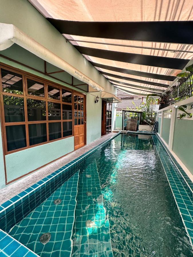 Отель T-House Bkk 2Floors Near Bts With Swimming Pool And Free Wifi Бангкок Экстерьер фото