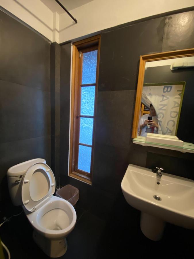 Отель T-House Bkk 2Floors Near Bts With Swimming Pool And Free Wifi Бангкок Экстерьер фото