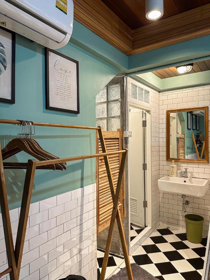 Отель T-House Bkk 2Floors Near Bts With Swimming Pool And Free Wifi Бангкок Экстерьер фото