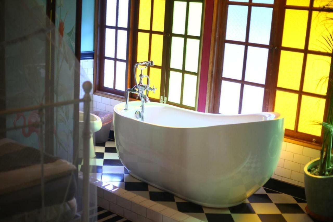 Отель T-House Bkk 2Floors Near Bts With Swimming Pool And Free Wifi Бангкок Экстерьер фото
