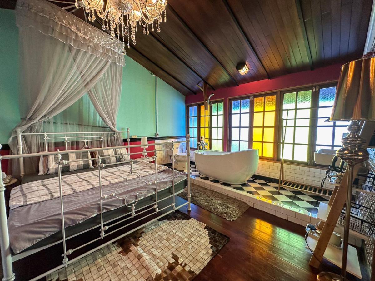 Отель T-House Bkk 2Floors Near Bts With Swimming Pool And Free Wifi Бангкок Экстерьер фото