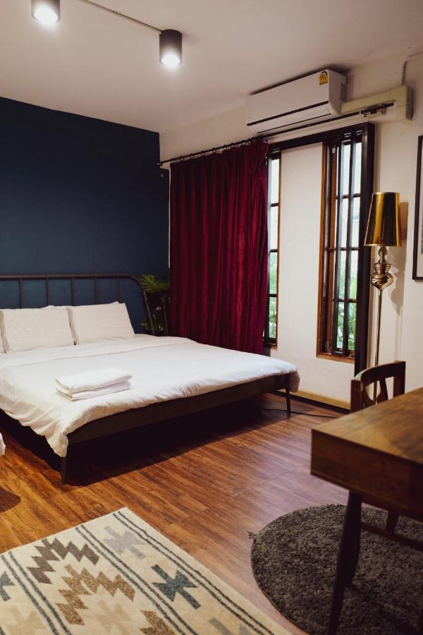 Отель T-House Bkk 2Floors Near Bts With Swimming Pool And Free Wifi Бангкок Экстерьер фото