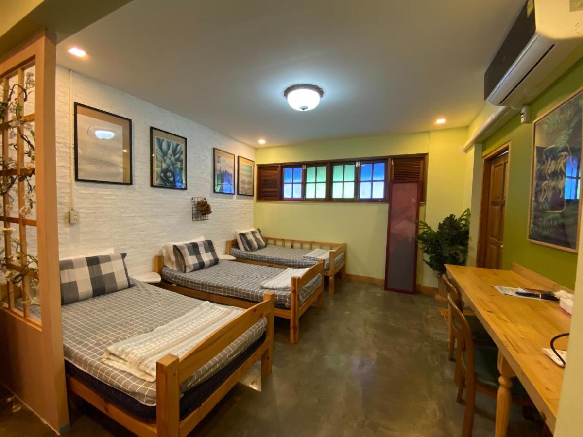Отель T-House Bkk 2Floors Near Bts With Swimming Pool And Free Wifi Бангкок Экстерьер фото