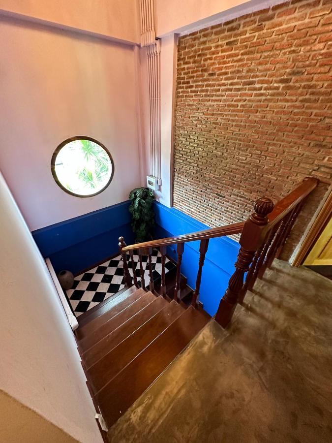 Отель T-House Bkk 2Floors Near Bts With Swimming Pool And Free Wifi Бангкок Экстерьер фото